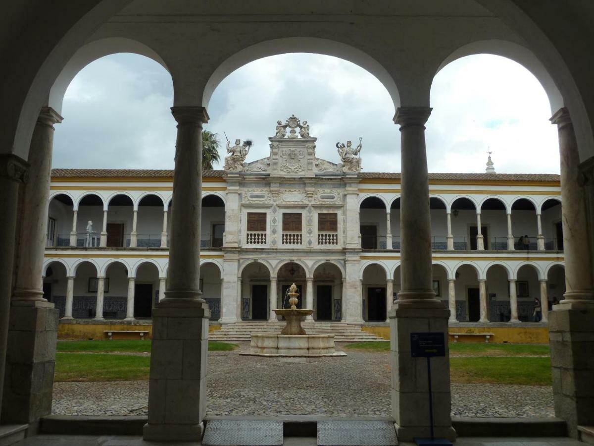 Casa Do Largo Do Colegio Apartment Evora Exterior photo